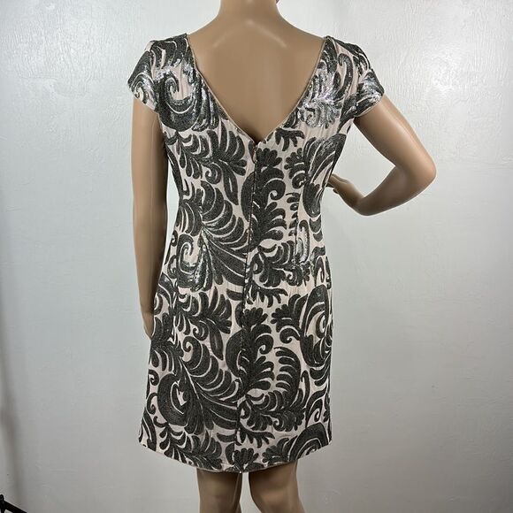 Adrianna Papell Silver Sequins Beaded Cap Sleeves Cocktail Dress - Picture 2 of 9